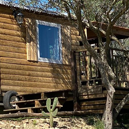 Camping Les Amandiers Castelnau-de-Guers Exterior foto