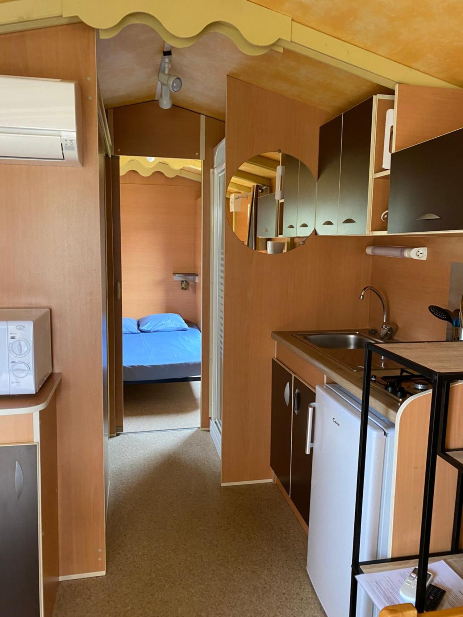 Camping Les Amandiers Castelnau-de-Guers Exterior foto