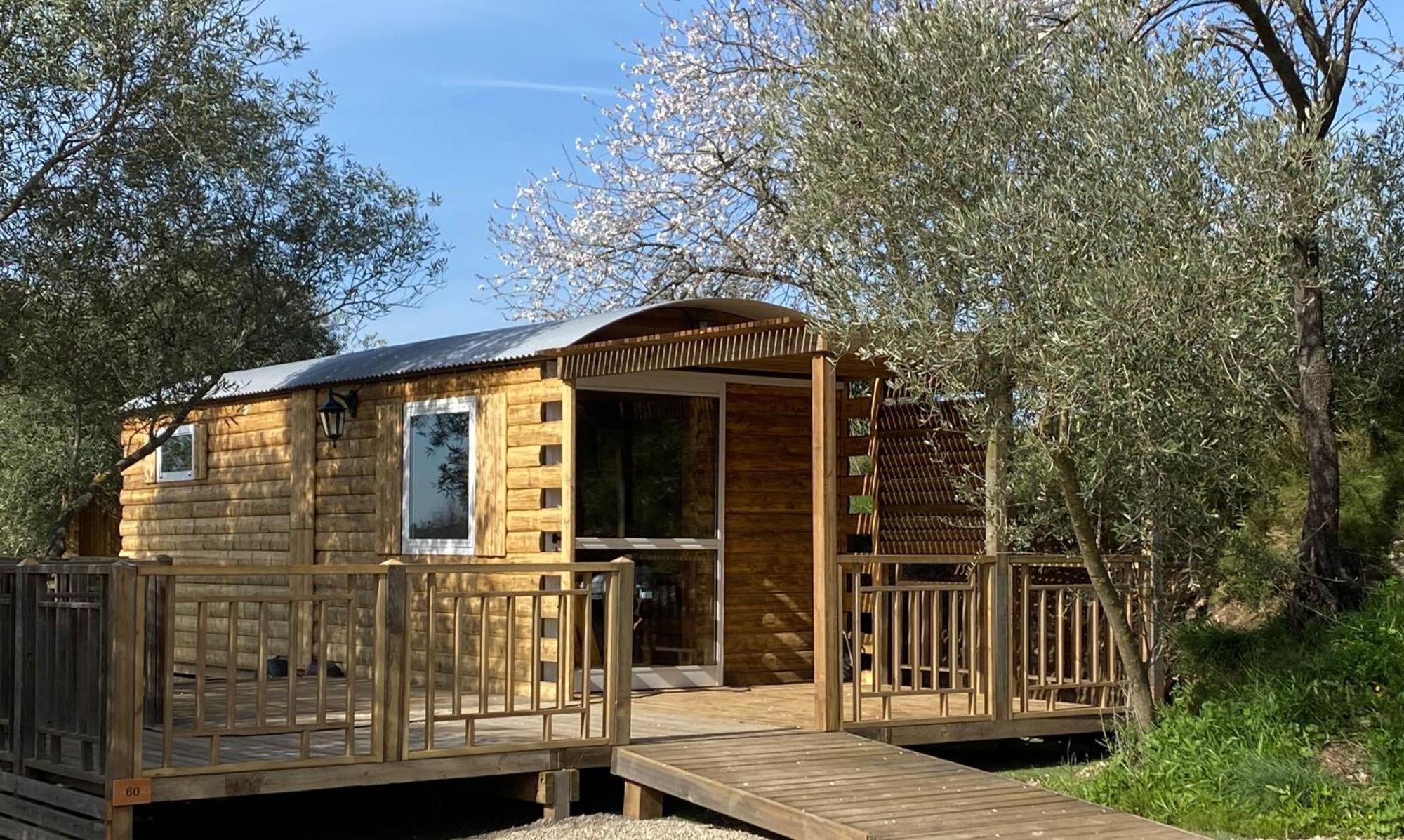 Camping Les Amandiers Castelnau-de-Guers Exterior foto